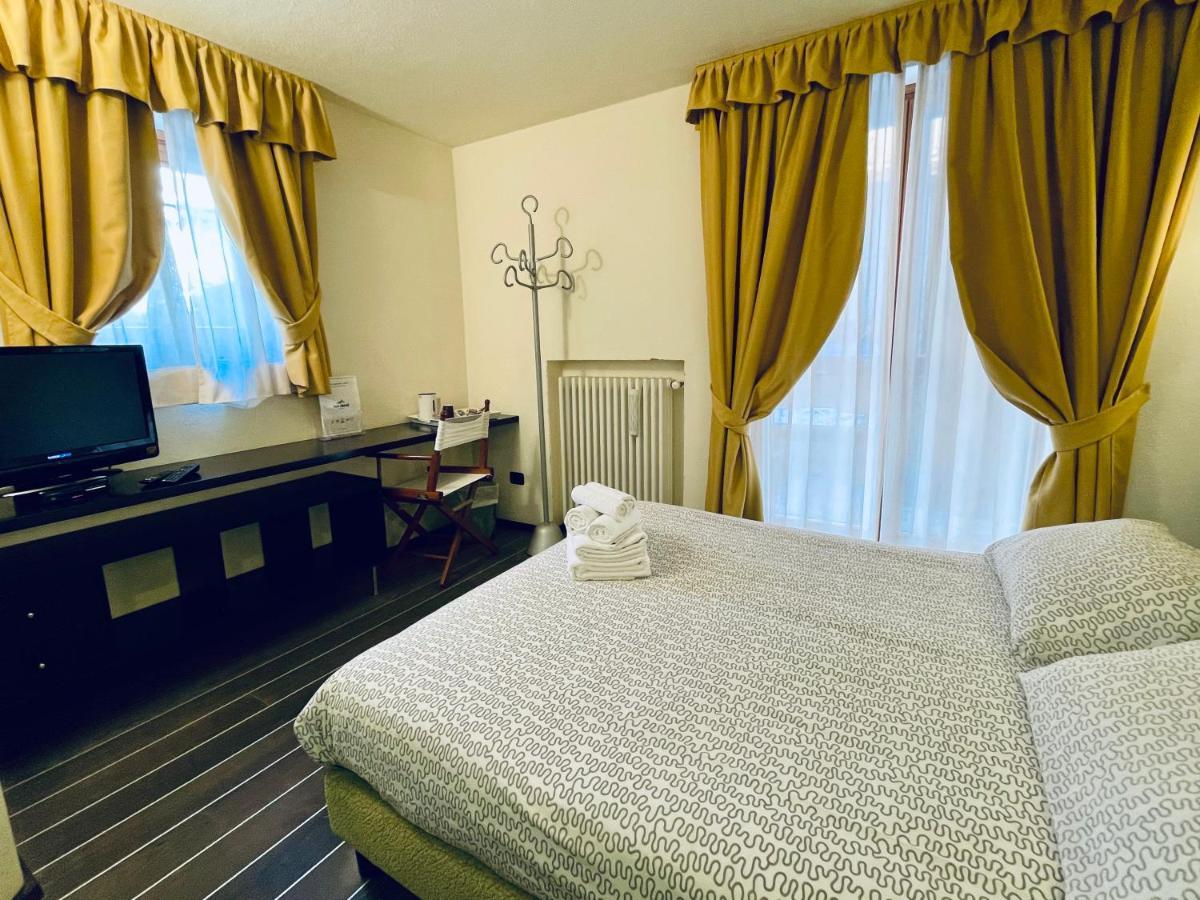 Standard Double Room,1589147590:JPEG